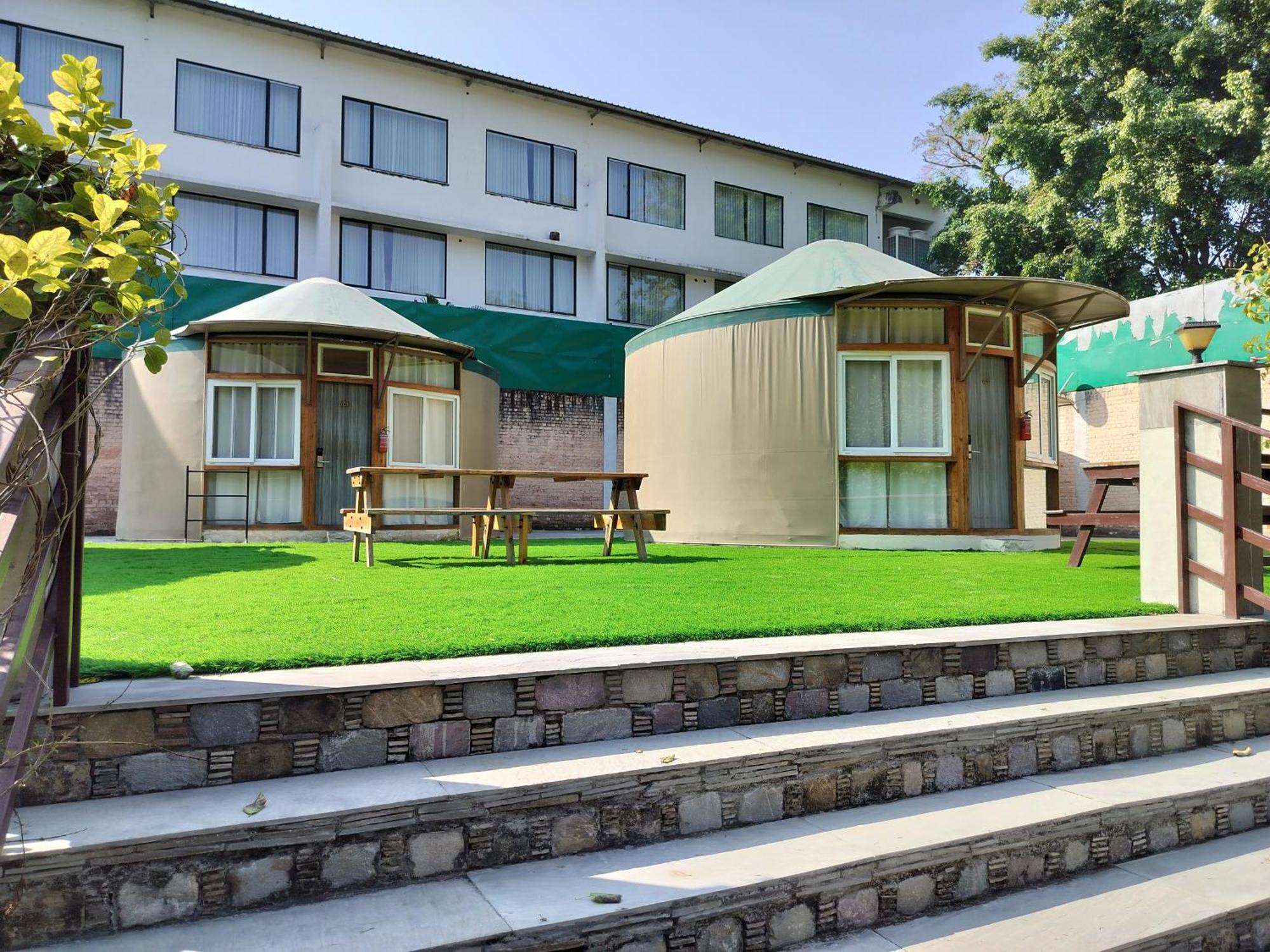 Bel-La Monde Hotel "Riverside" - Jim Corbett Garjia 외부 사진